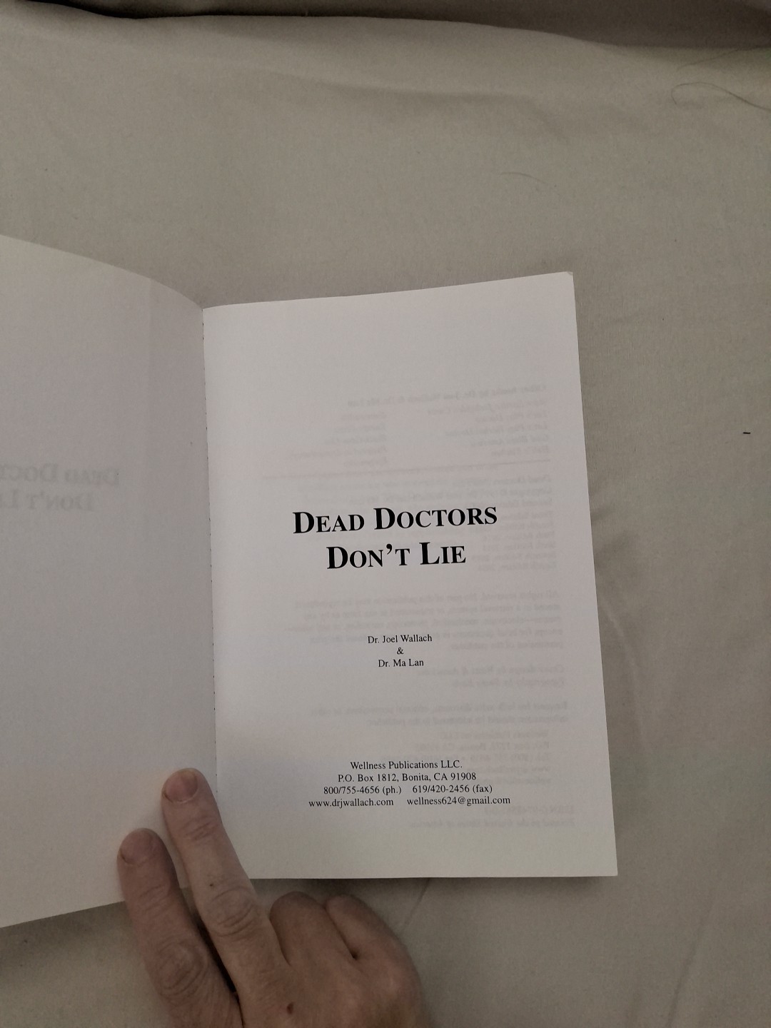 Dead Doctors Don’t Lie by Not Available (Trade Paperback)