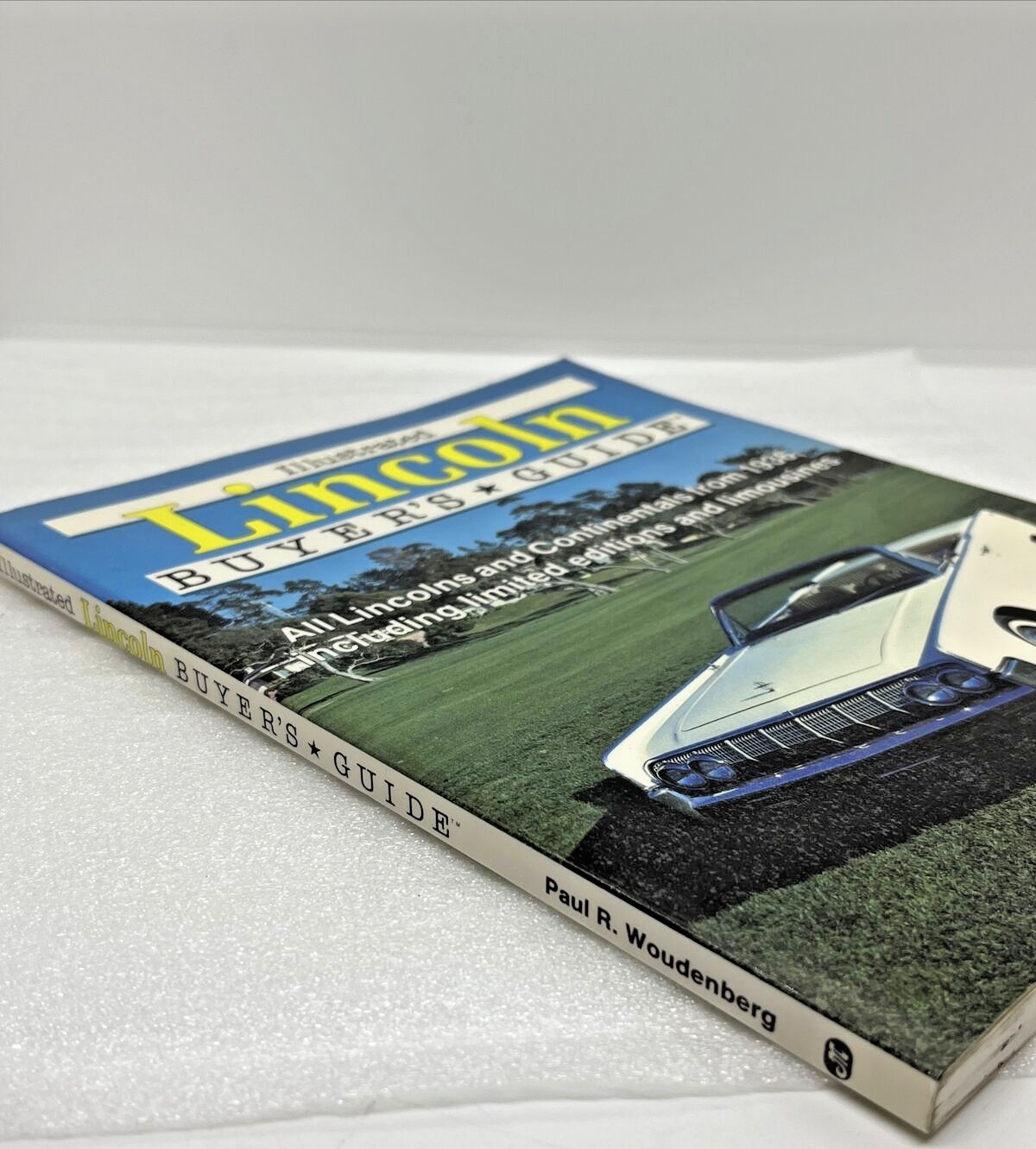 Illustrated Lincoln Buyer’s Guide by Paul R. Woudenberg 1990 Motorbooks Int’l