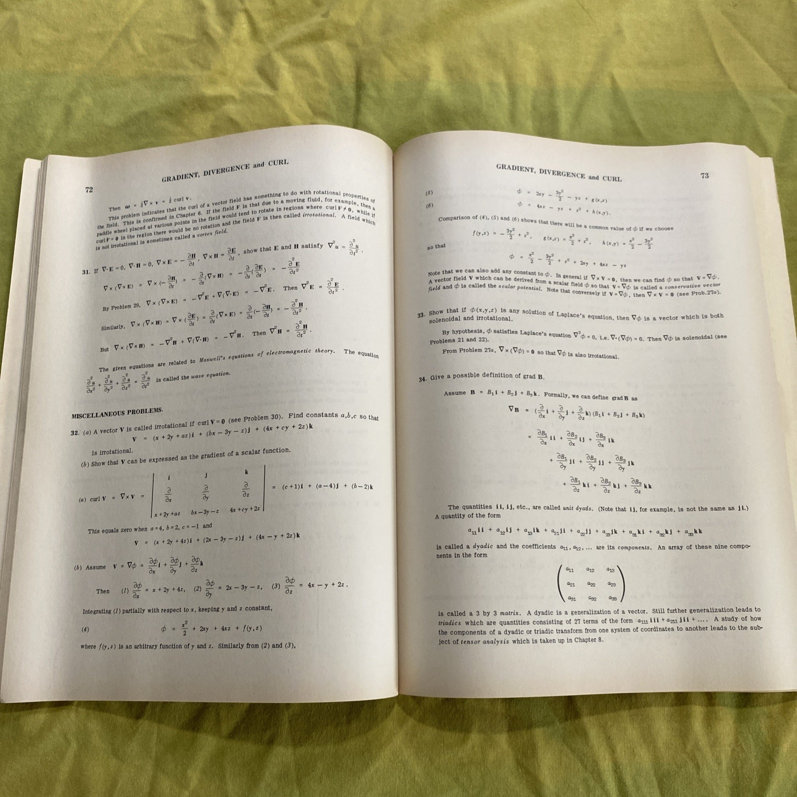 Vector Analysis, 1st Edition – paperback Murray R. Spiegel Schaum’s Outline