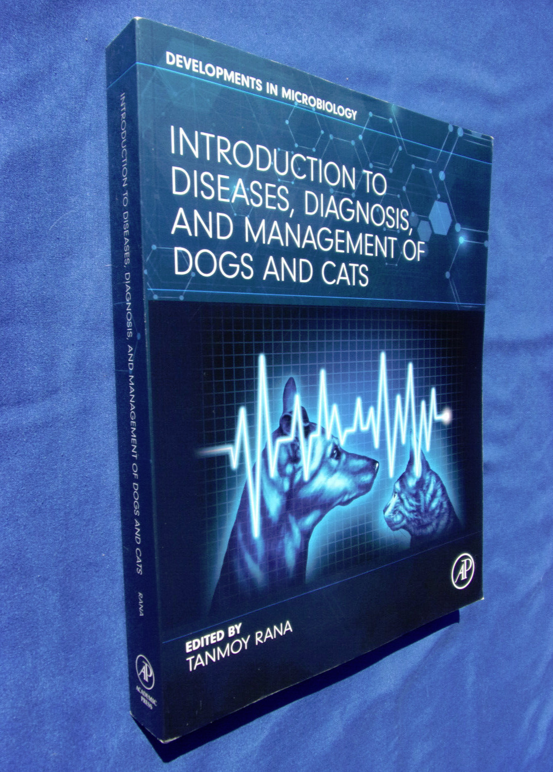 Introduction to Diseases, Diagnosis, and Management of Dogs and Cats~Paperback