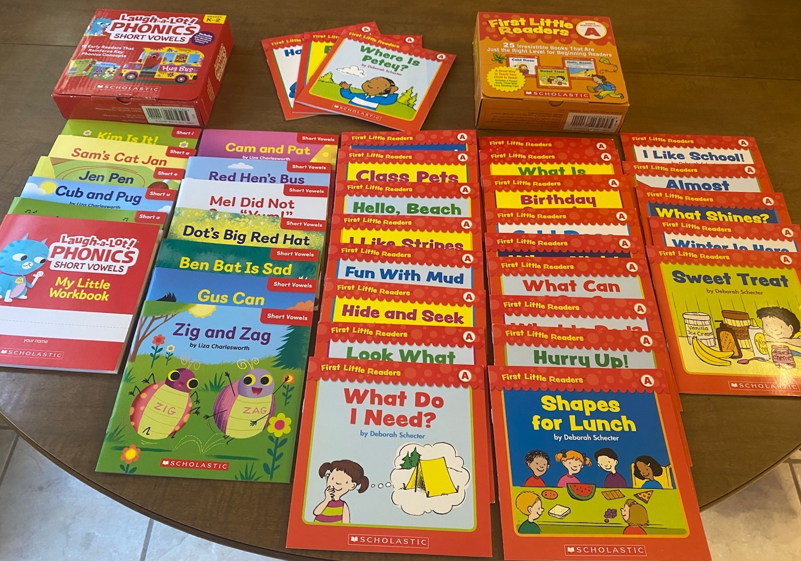 Laugh-A-Lot Phonics: Short Vowels Set & First little Readers Guided Level A Box