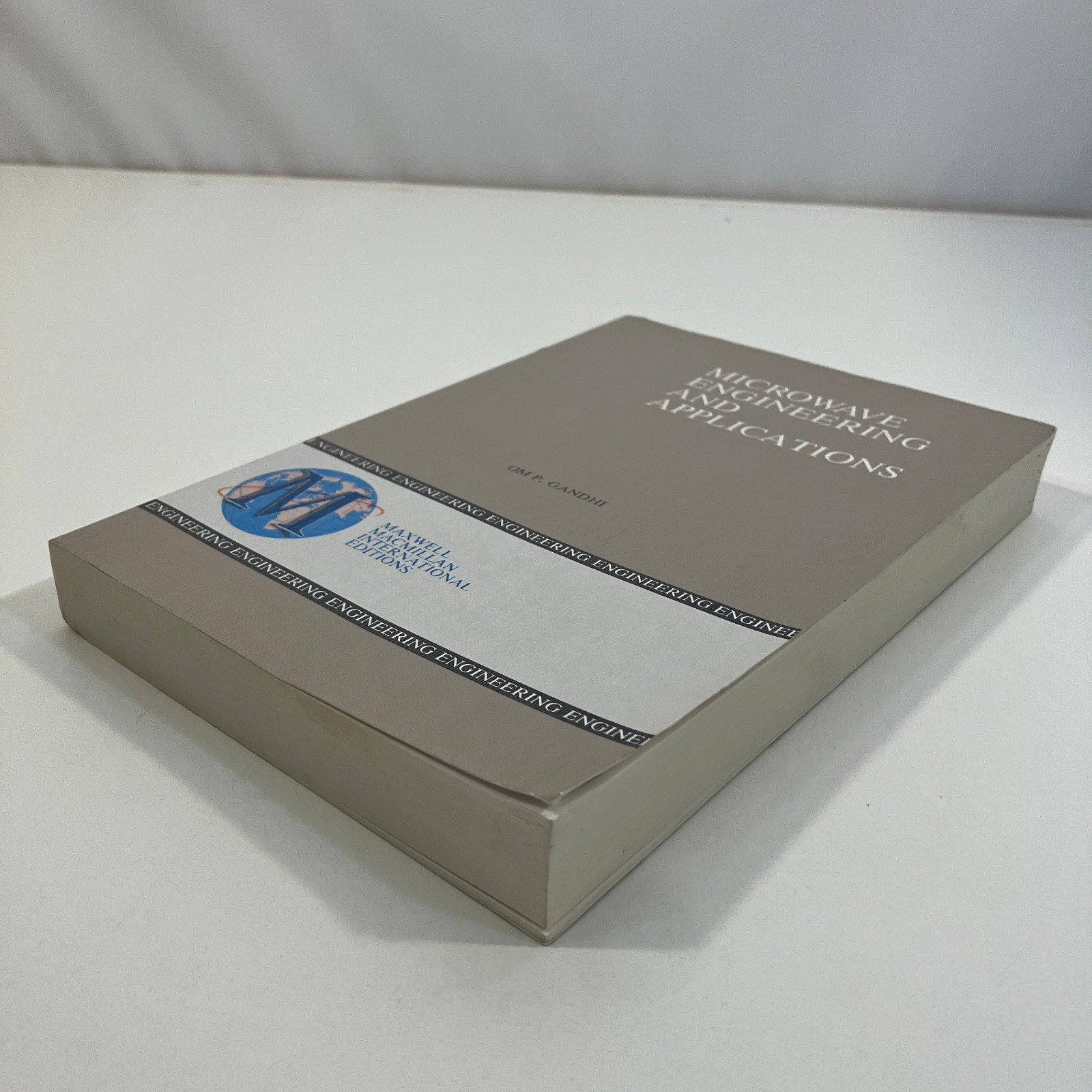 Microwave Engineering and Applications by Om Gandhi Macmillan Pergamon 1989 TPB