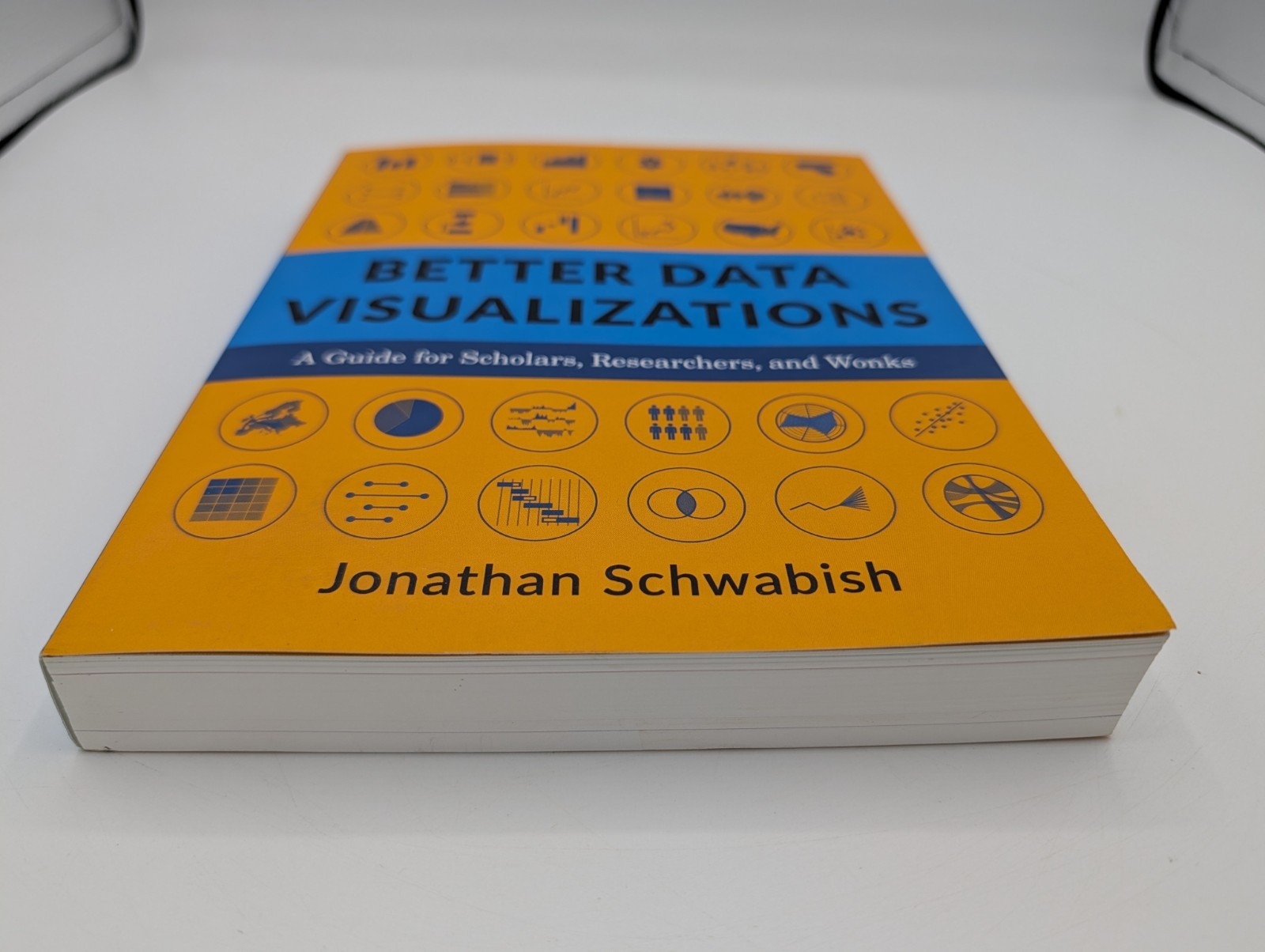 Better Data Visualizations: A – Paperback, by Schwabish Jonathan