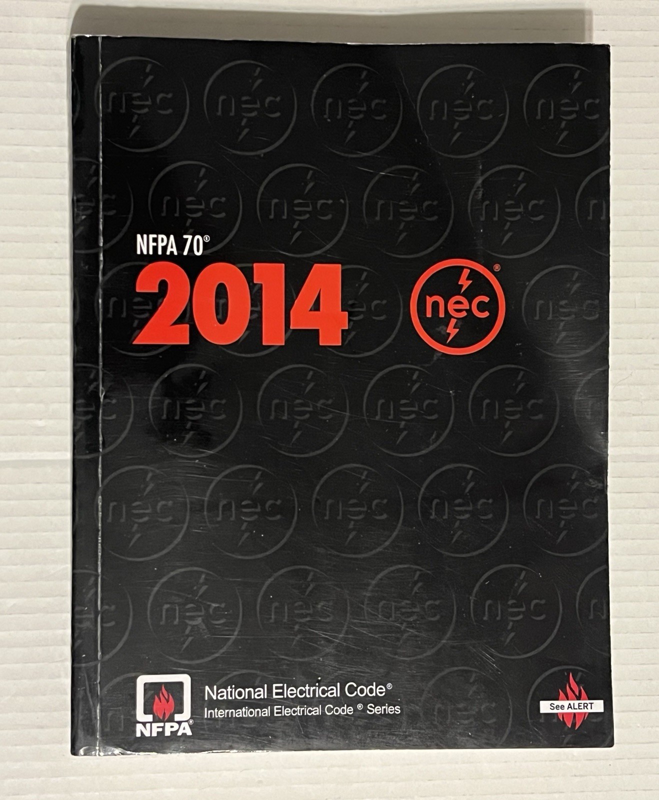 NFPA 70, National Electrical Code : 2014 Edition by National Fire Protection…