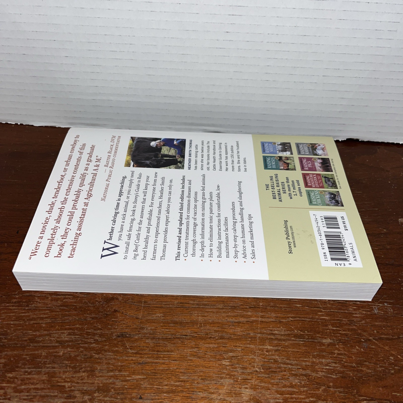 Storey’s Guide to Raising Beef Cattle – Heather Smith Thomas – Unread Shelf Wear