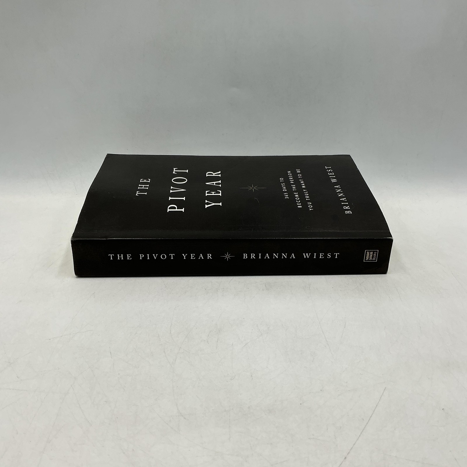 The Pivot Year Brianna Wiest Thought Catalog PB Black 2023 USA Self-Help