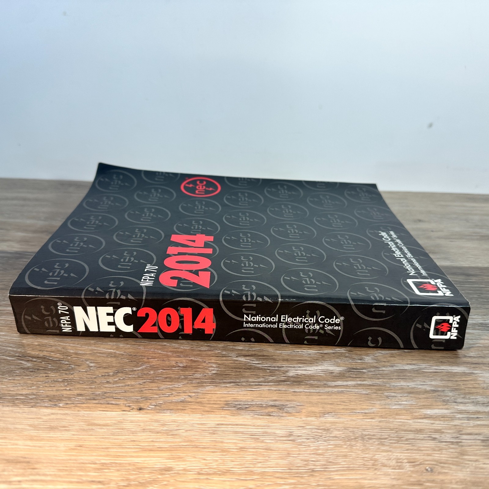 NFPA 70, National Electrical Code : 2014 Edition by National Fire Protection
