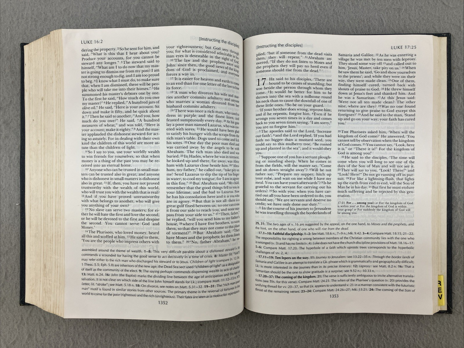 The Oxford Study Bible: Revised English Bible w Apocrypha w Maps Illustrated
