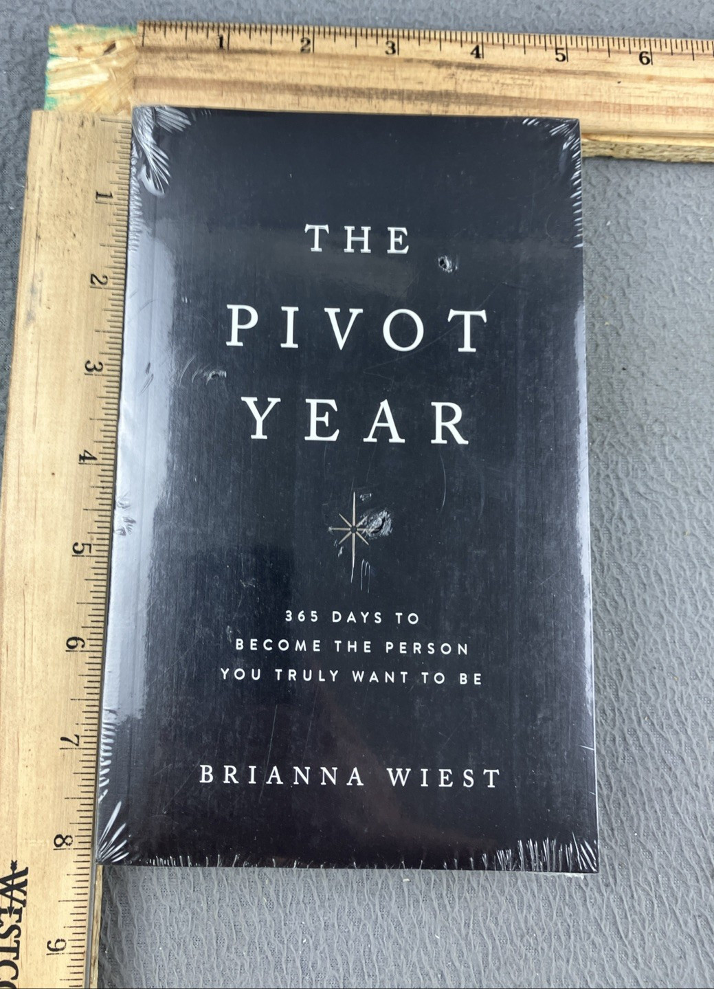 The Pivot Year By Brianna Wiest Paperback 2023 Brand New Sealed