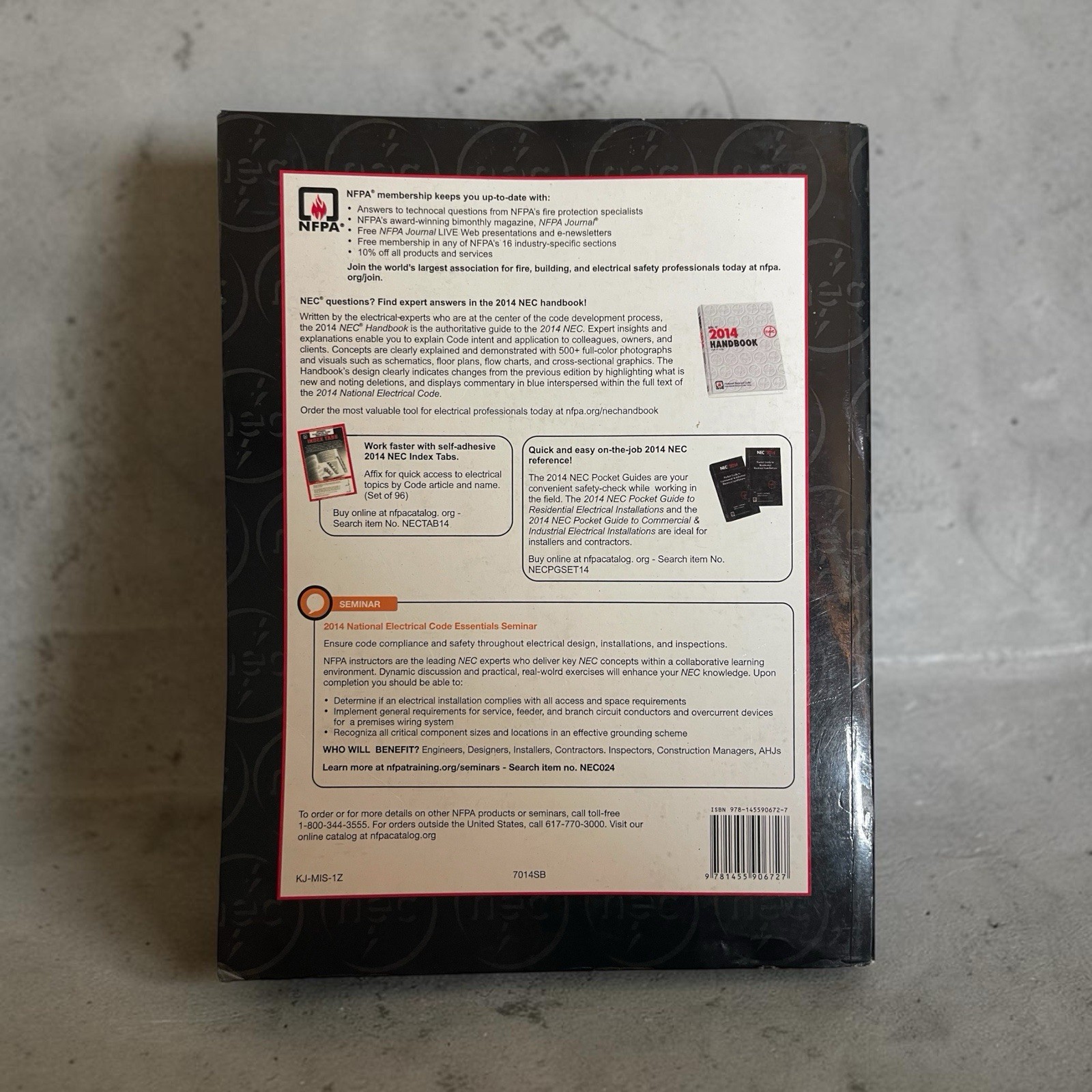NFPA 70, National Electrical Code : 2014 Edition Paperback – VERY GOOD