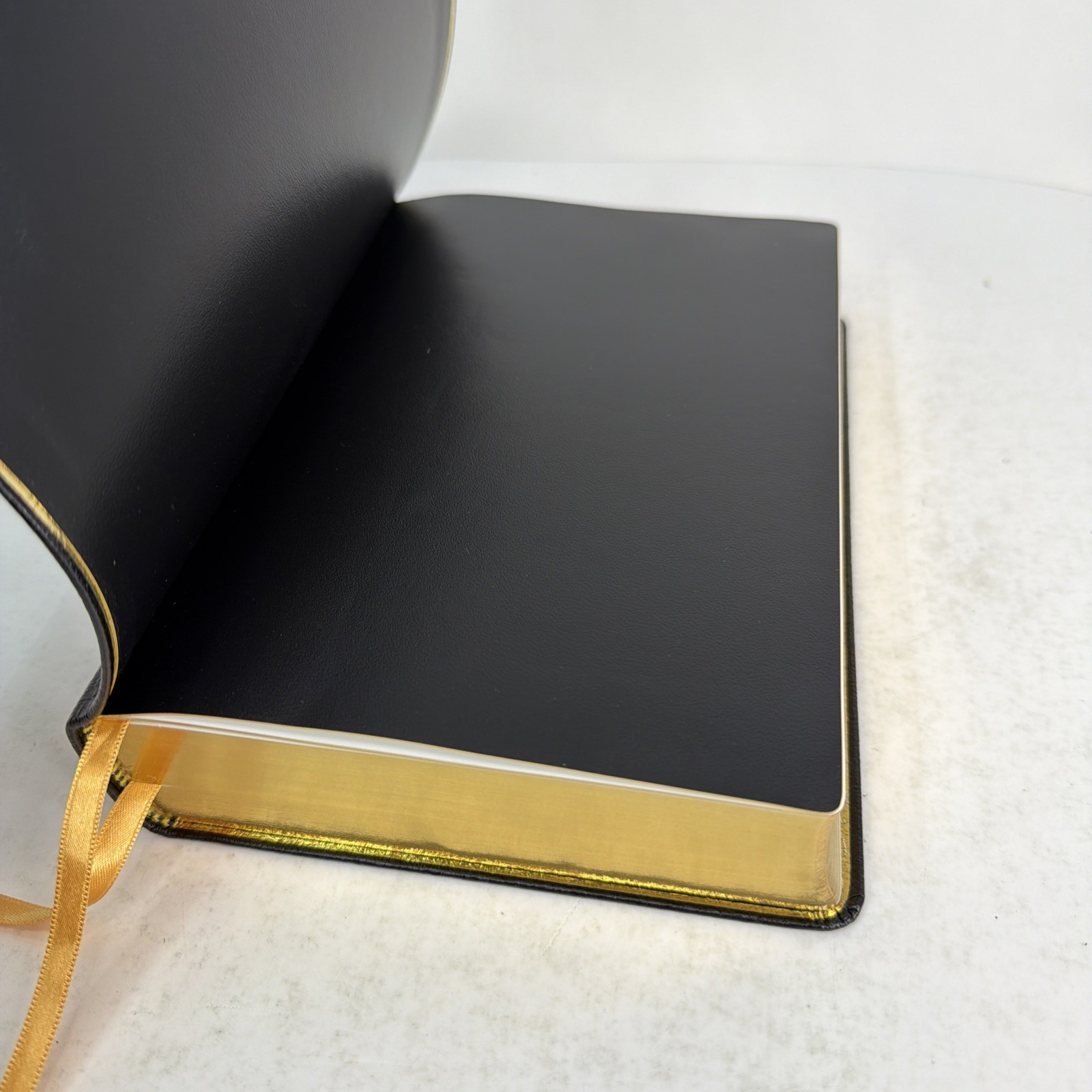 New Oxford Annotated Bible with Apocrypha Revised Standard Version Black Leather