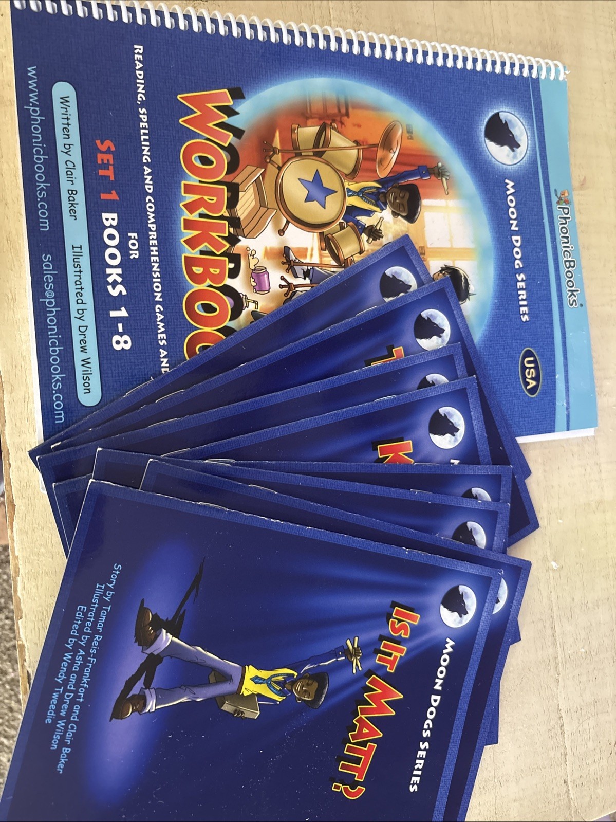 Phonics Decodable Readers & Workbook, Moon Dogs series, set 1 & Extras 32 Books