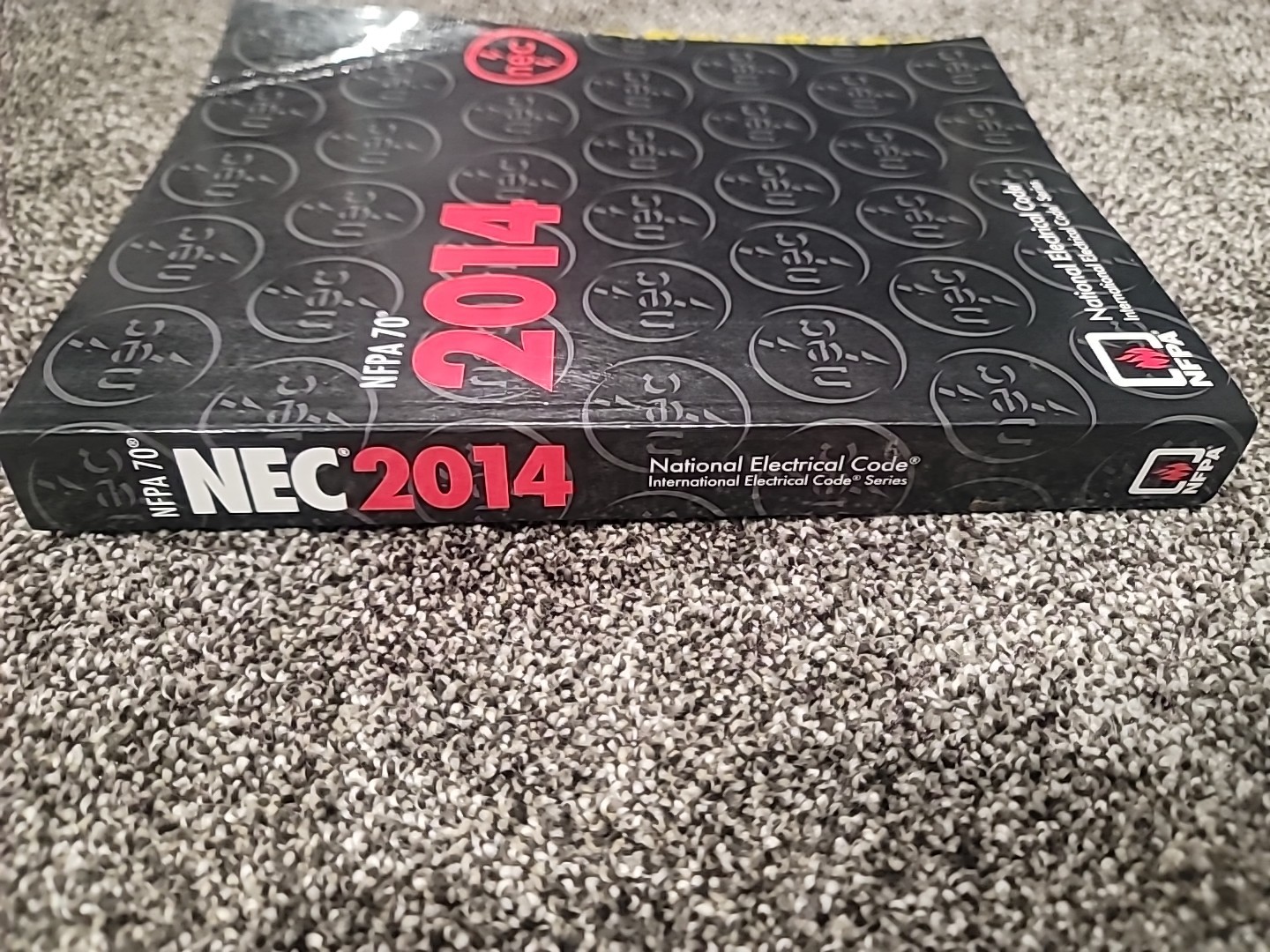 NFPA 70, National Electrical Code : 2014 Edition by National Fire Protection…