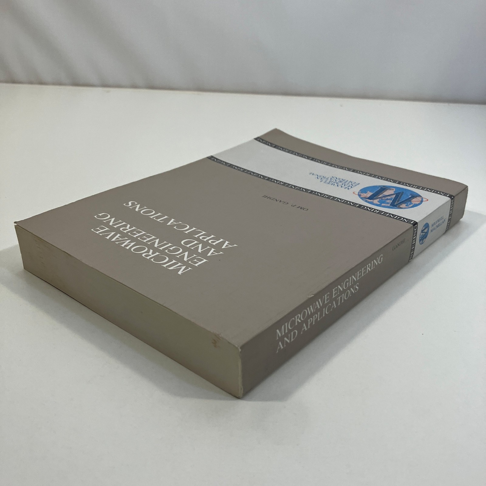 Microwave Engineering and Applications by Om Gandhi Macmillan Pergamon 1989 TPB