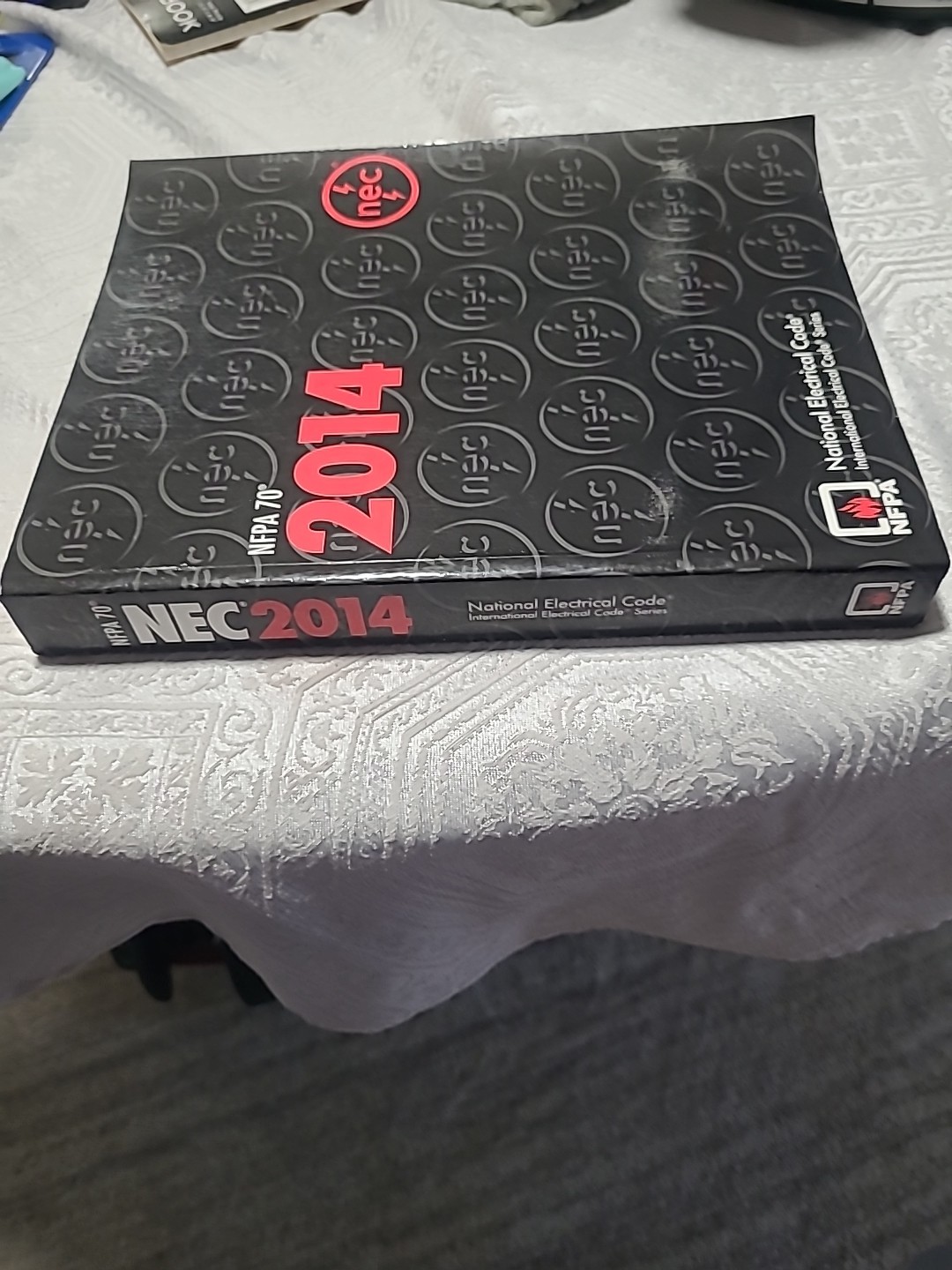 NFPA 70, National Electrical Code : 2014 Edition by National Fire Protection…