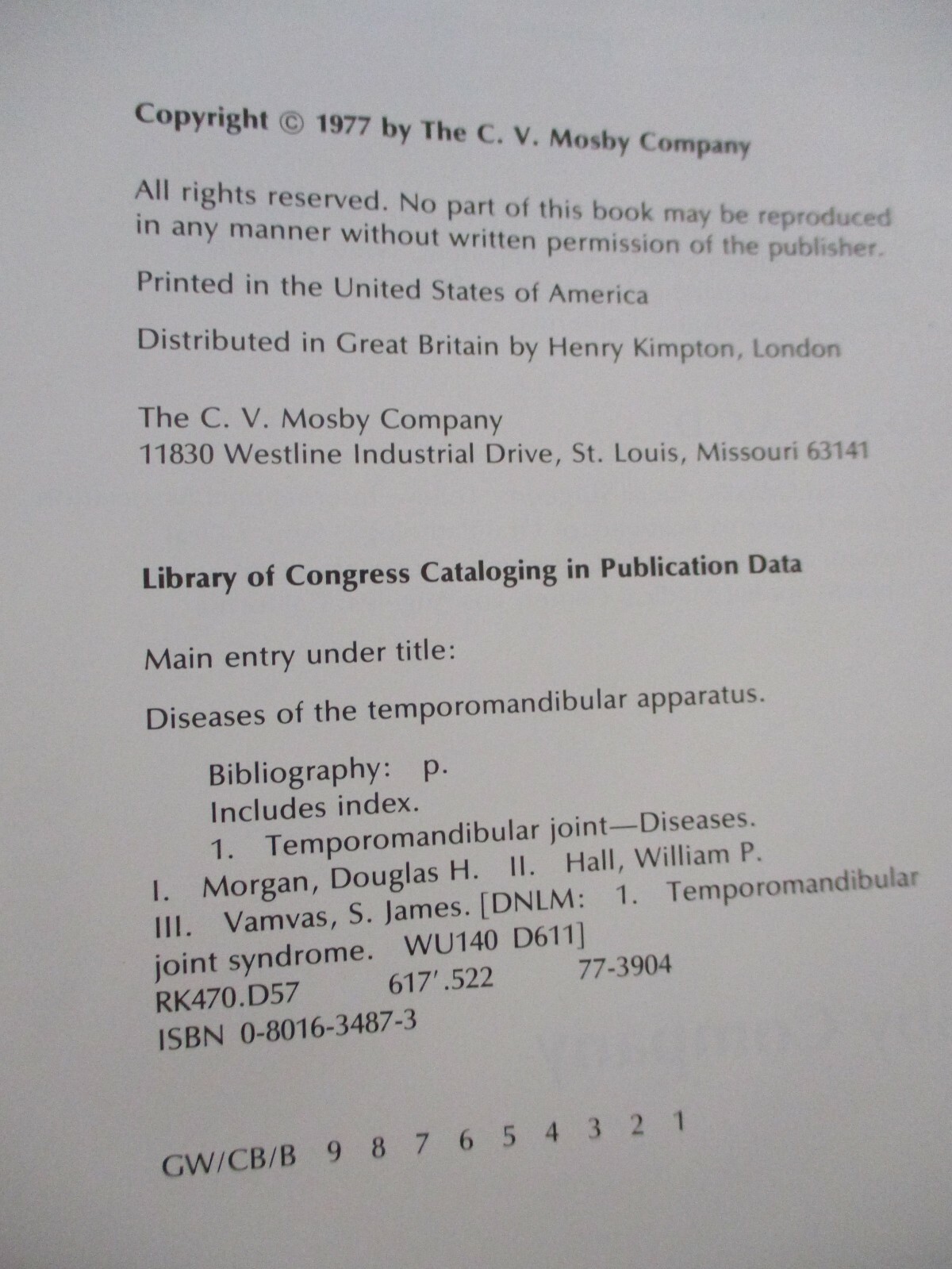 Diseases of the Tempormandibular Apparatus : A Multidisciplinary Approach 1977