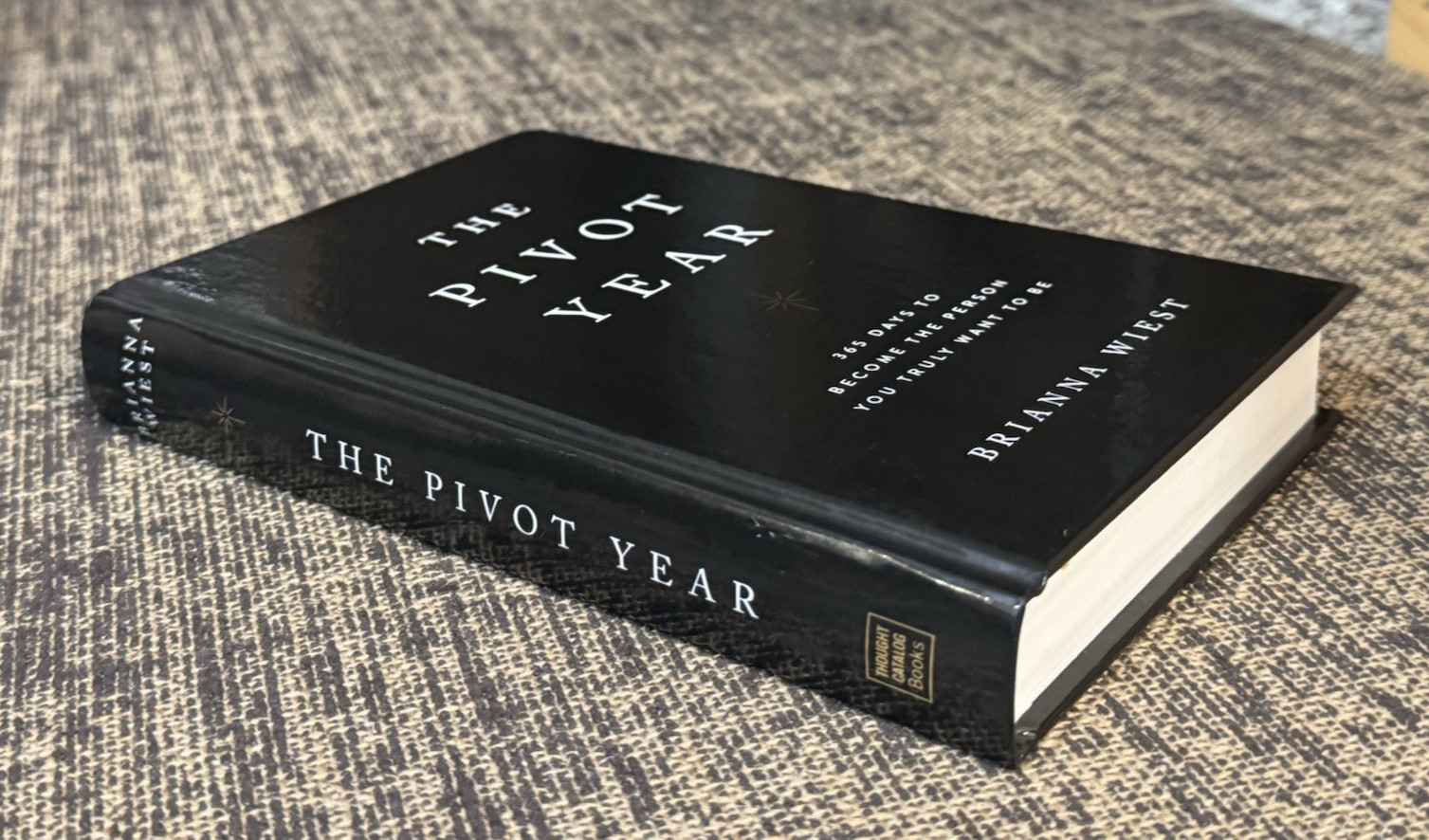 The Pivot Year : 365 Days to Become the Person You Truly.. by Wiest *VERY GOOD*