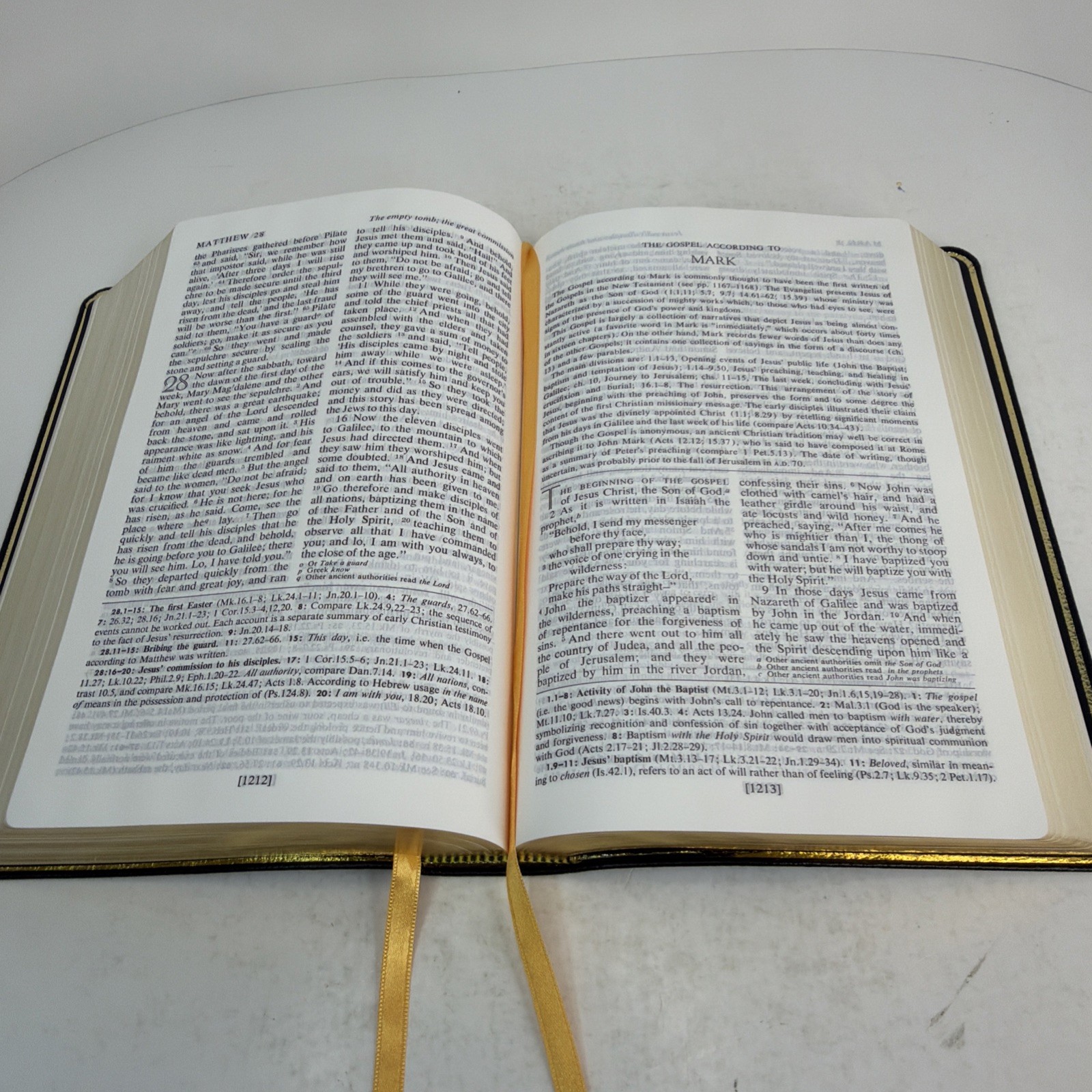 New Oxford Annotated Bible with Apocrypha Revised Standard Version Black Leather