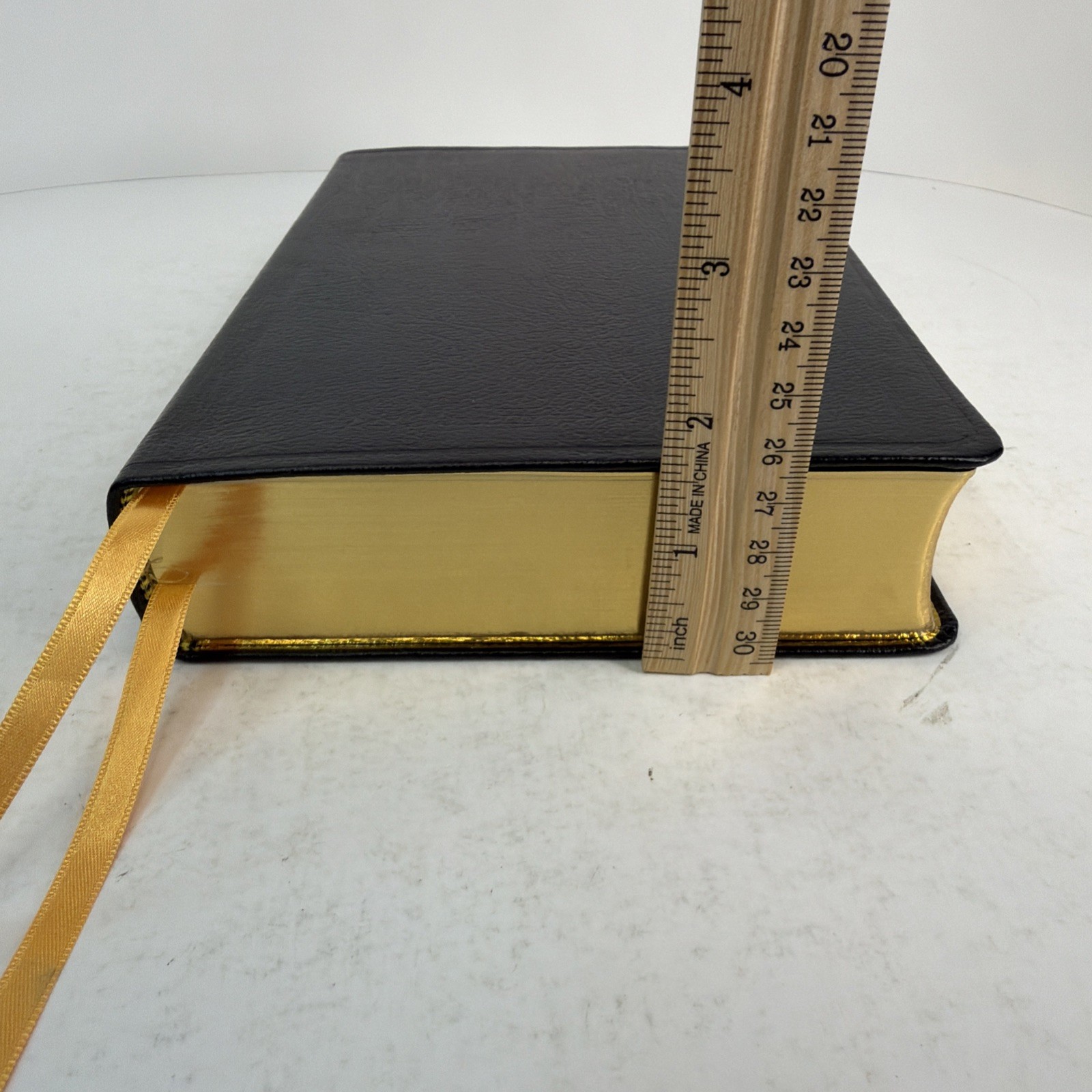 New Oxford Annotated Bible with Apocrypha Revised Standard Version Black Leather