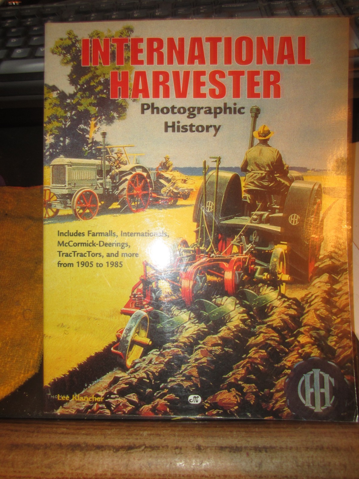 INTERNATIONAL HARVESTER PHOTOGRAPHIC HISTORY By Lee Klancher NEW 224 PAGES