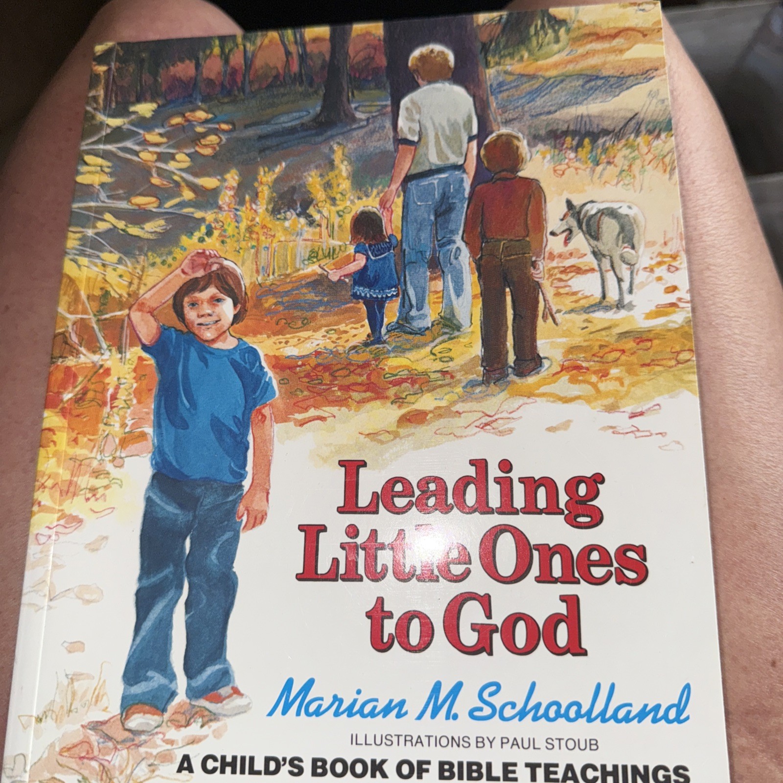 Leading Little Ones to God: A Child’s Book of Bible Teachings – Paperback – GOOD