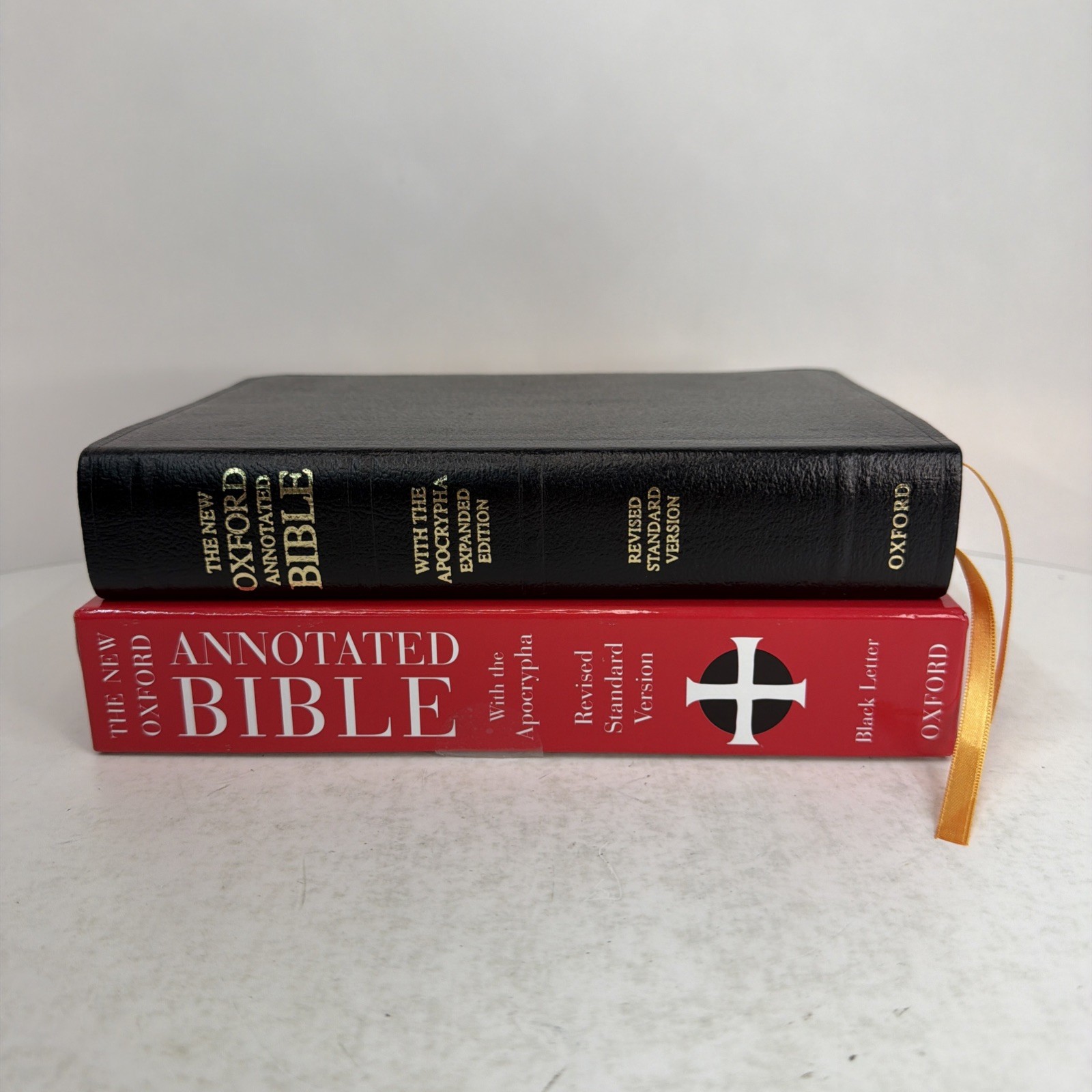 New Oxford Annotated Bible with Apocrypha Revised Standard Version Black Leather