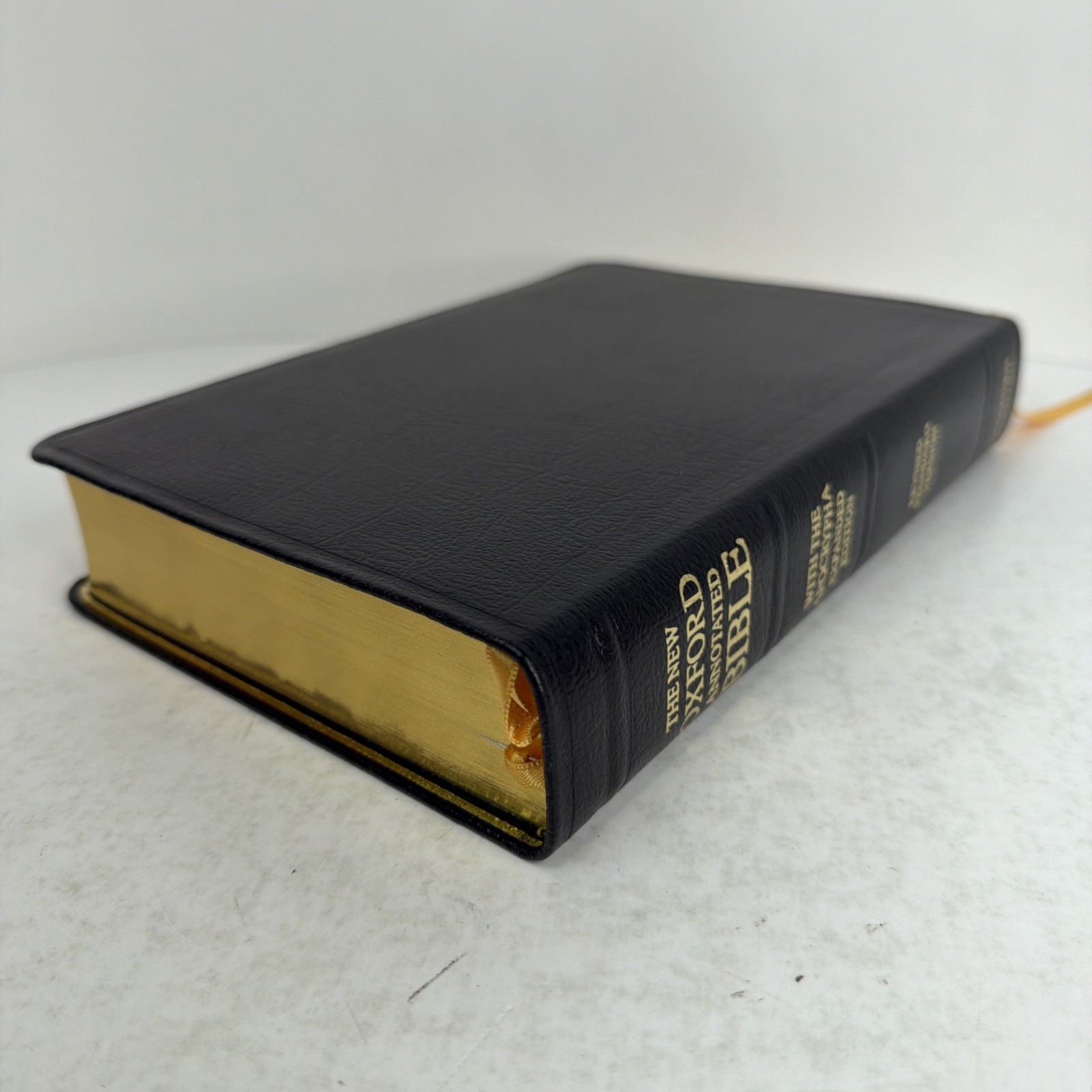 New Oxford Annotated Bible with Apocrypha Revised Standard Version Black Leather