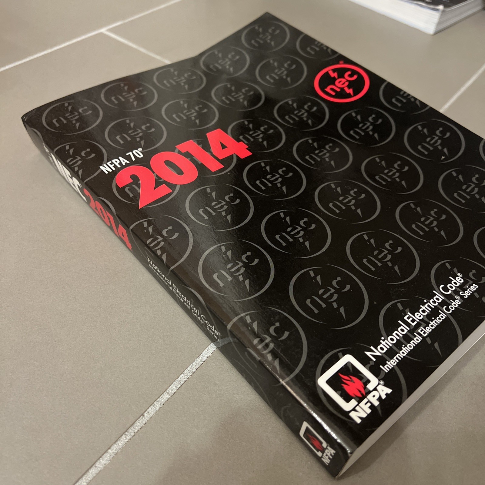 NFPA 70, National Electrical Code : 2014 Edition by National Fire Protection