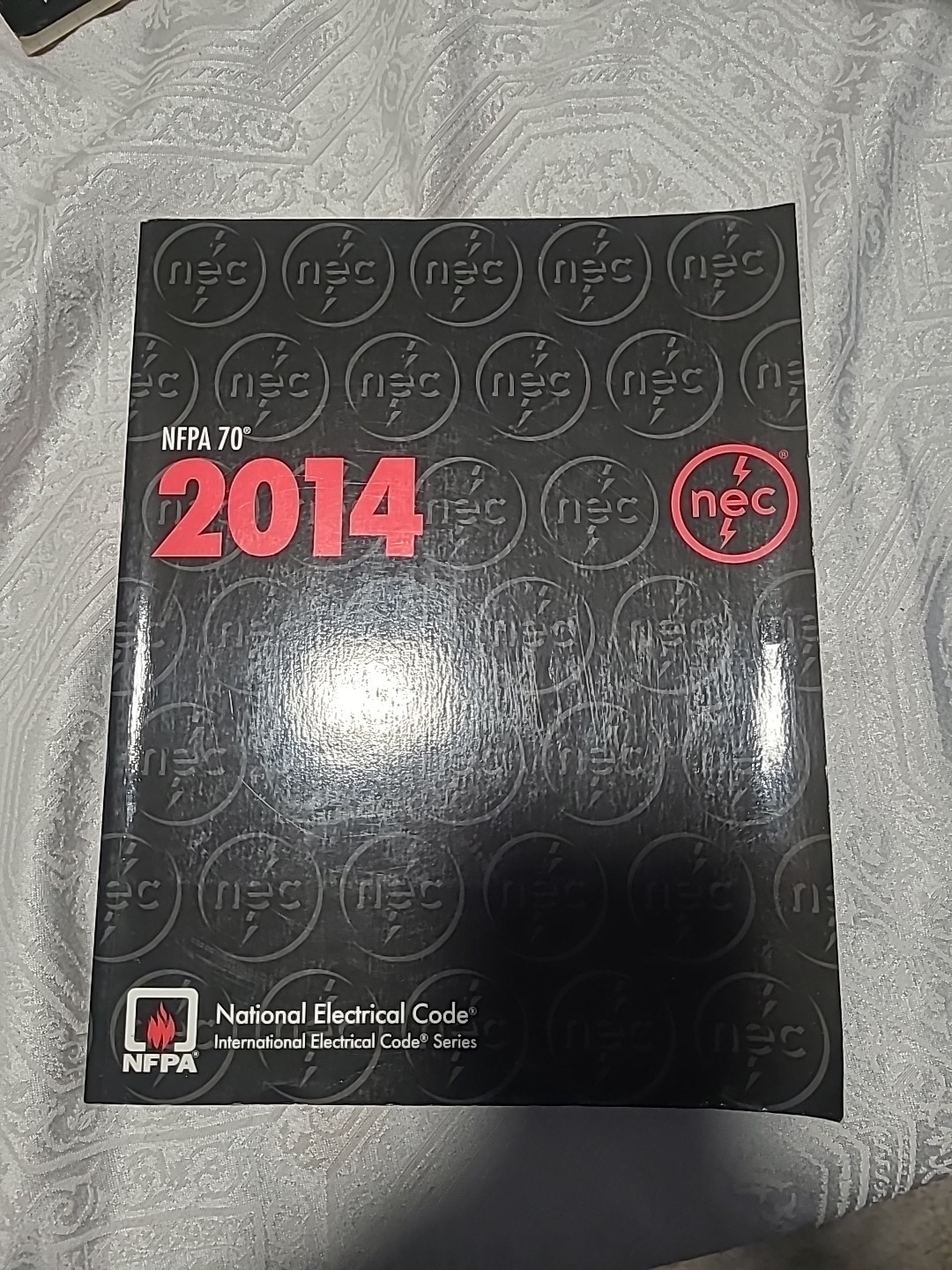 NFPA 70, National Electrical Code : 2014 Edition by National Fire Protection…
