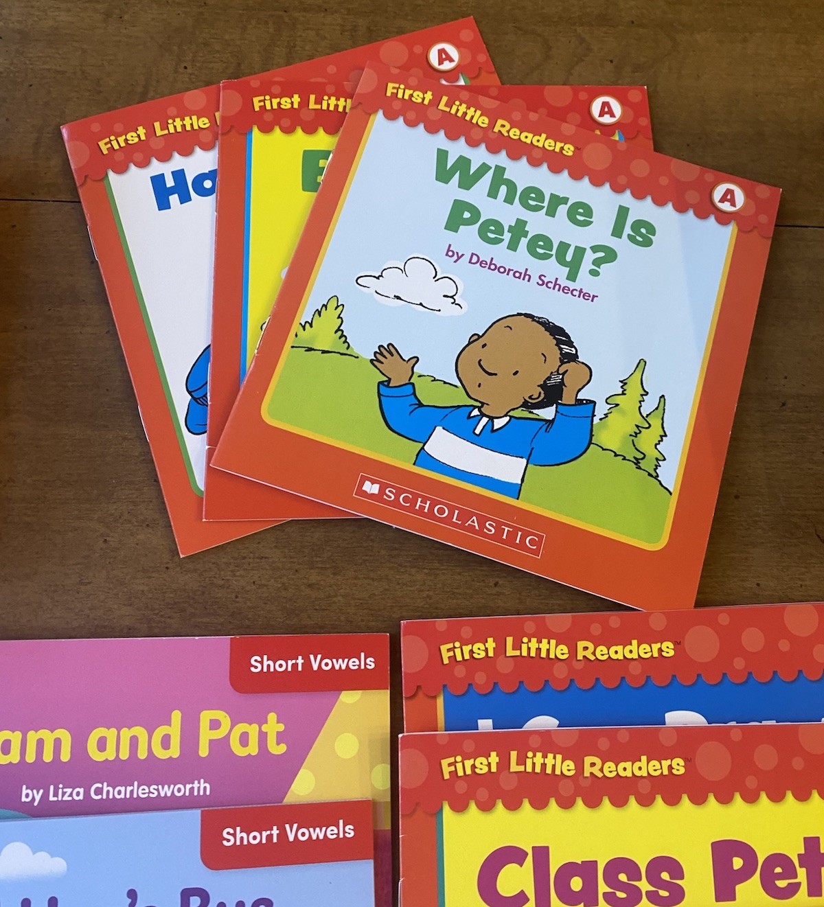 Laugh-A-Lot Phonics: Short Vowels Set & First little Readers Guided Level A Box