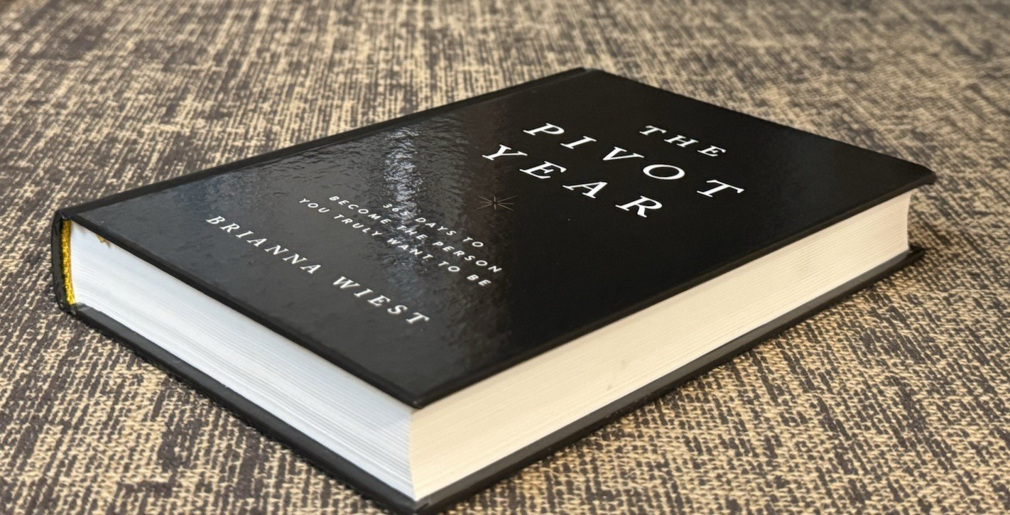 The Pivot Year : 365 Days to Become the Person You Truly.. by Wiest *VERY GOOD*