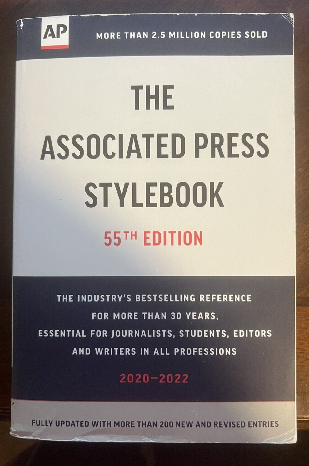 Associated Press Stylebook : 2020-2022 by The Associated Press (2020, Trade…