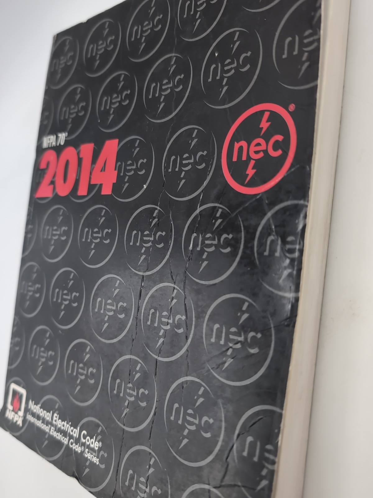 NFPA 70, National Electrical Code : 2014 Edition by National Fire Protection…