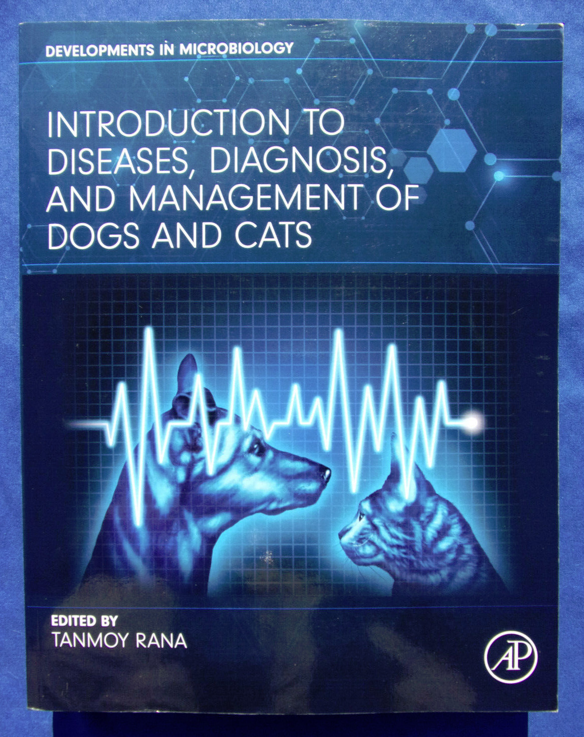 Introduction to Diseases, Diagnosis, and Management of Dogs and Cats~Paperback