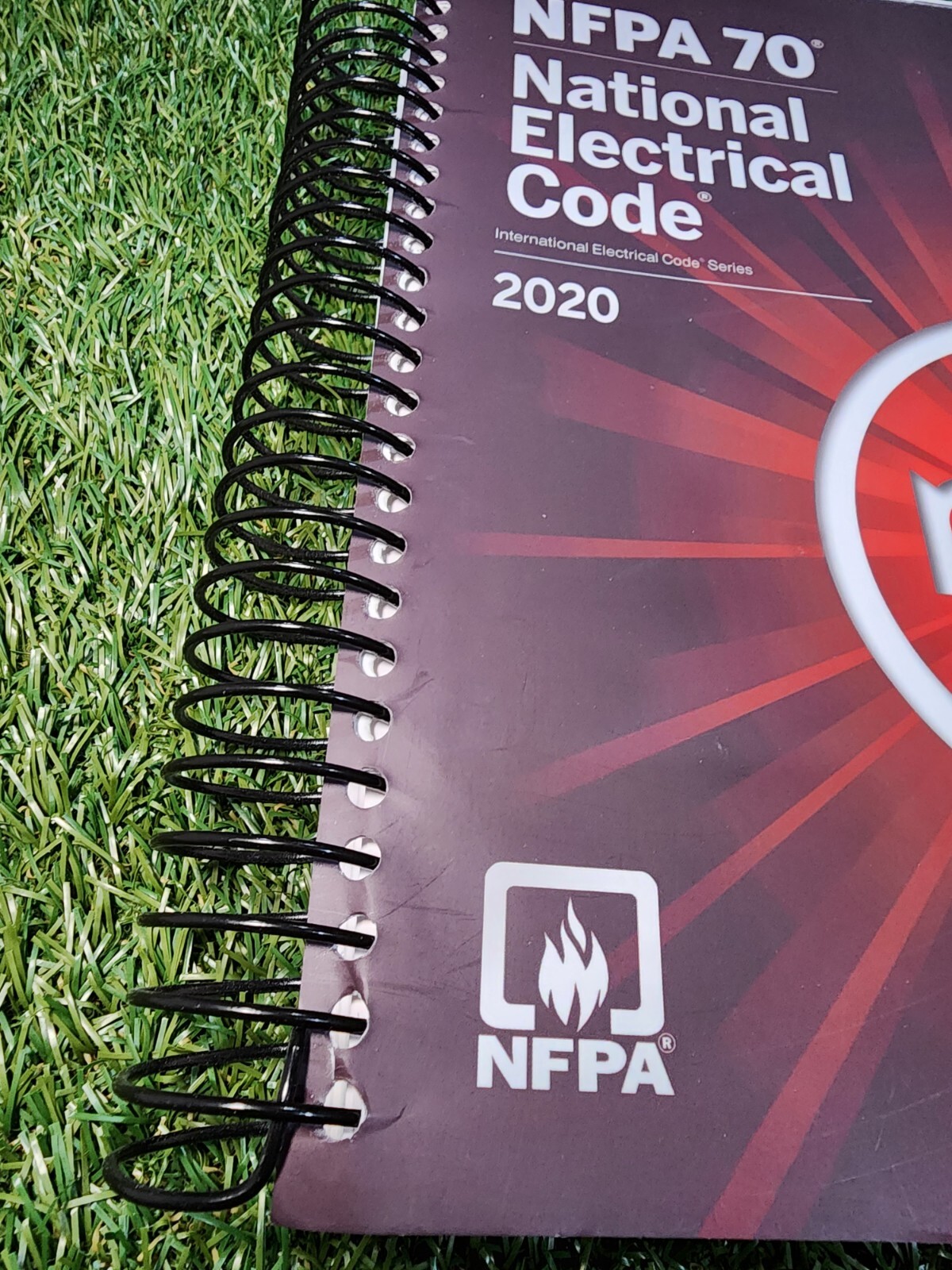 National Electrical Code 2020, Spiral Bound Version (National Fire Protec – GOOD