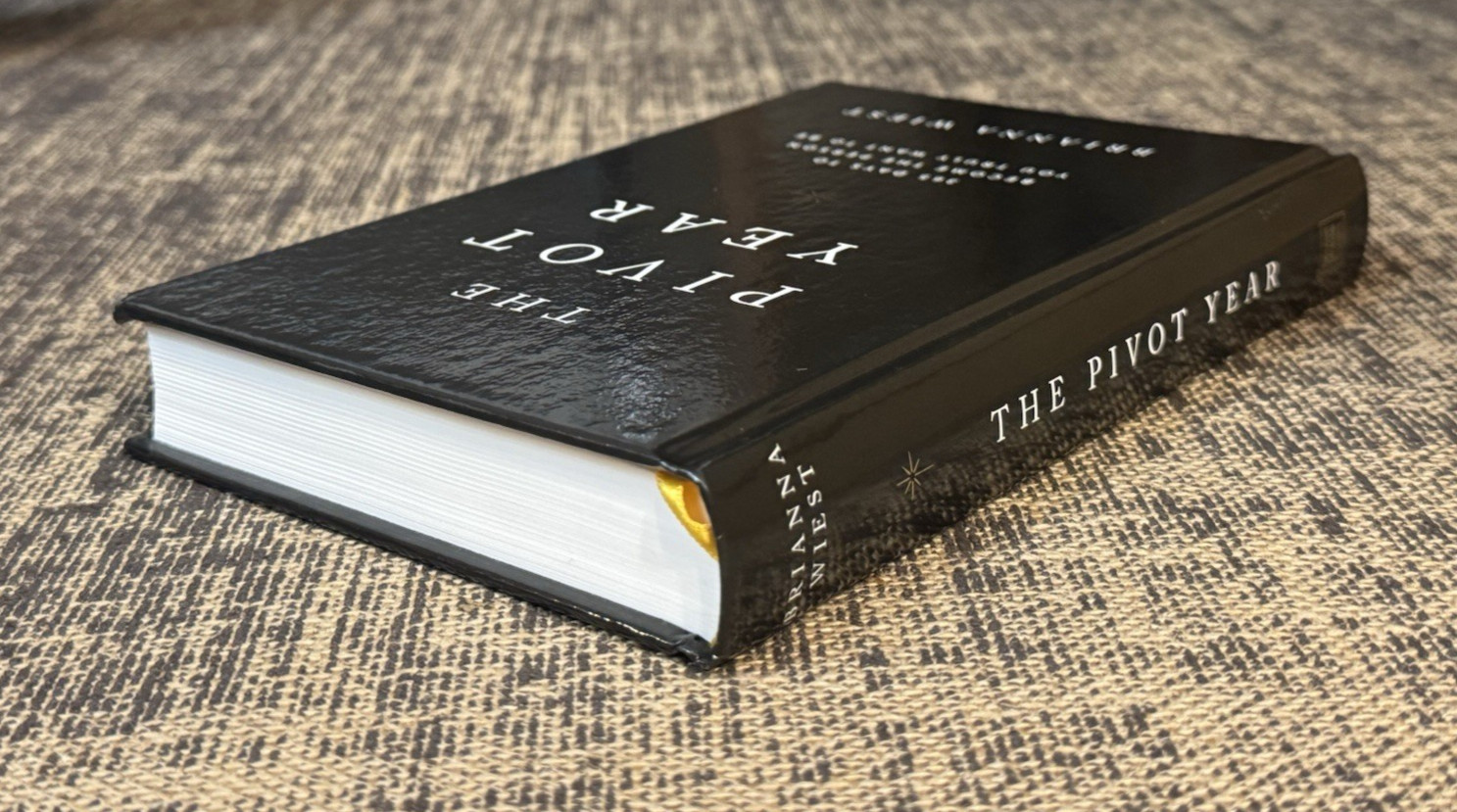 The Pivot Year : 365 Days to Become the Person You Truly.. by Wiest *VERY GOOD*
