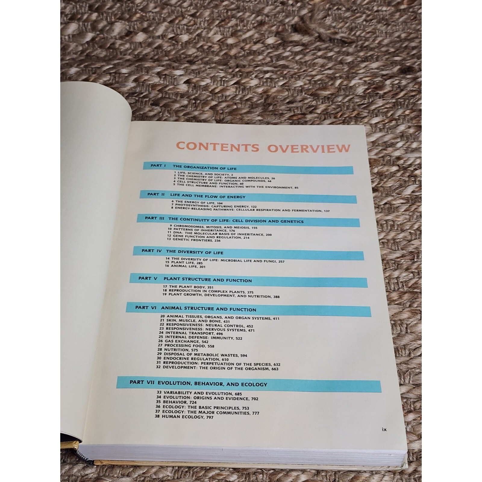 Vintage 1986 College Text Book The world Of Biology 3rd Edition Davis & Solomon
