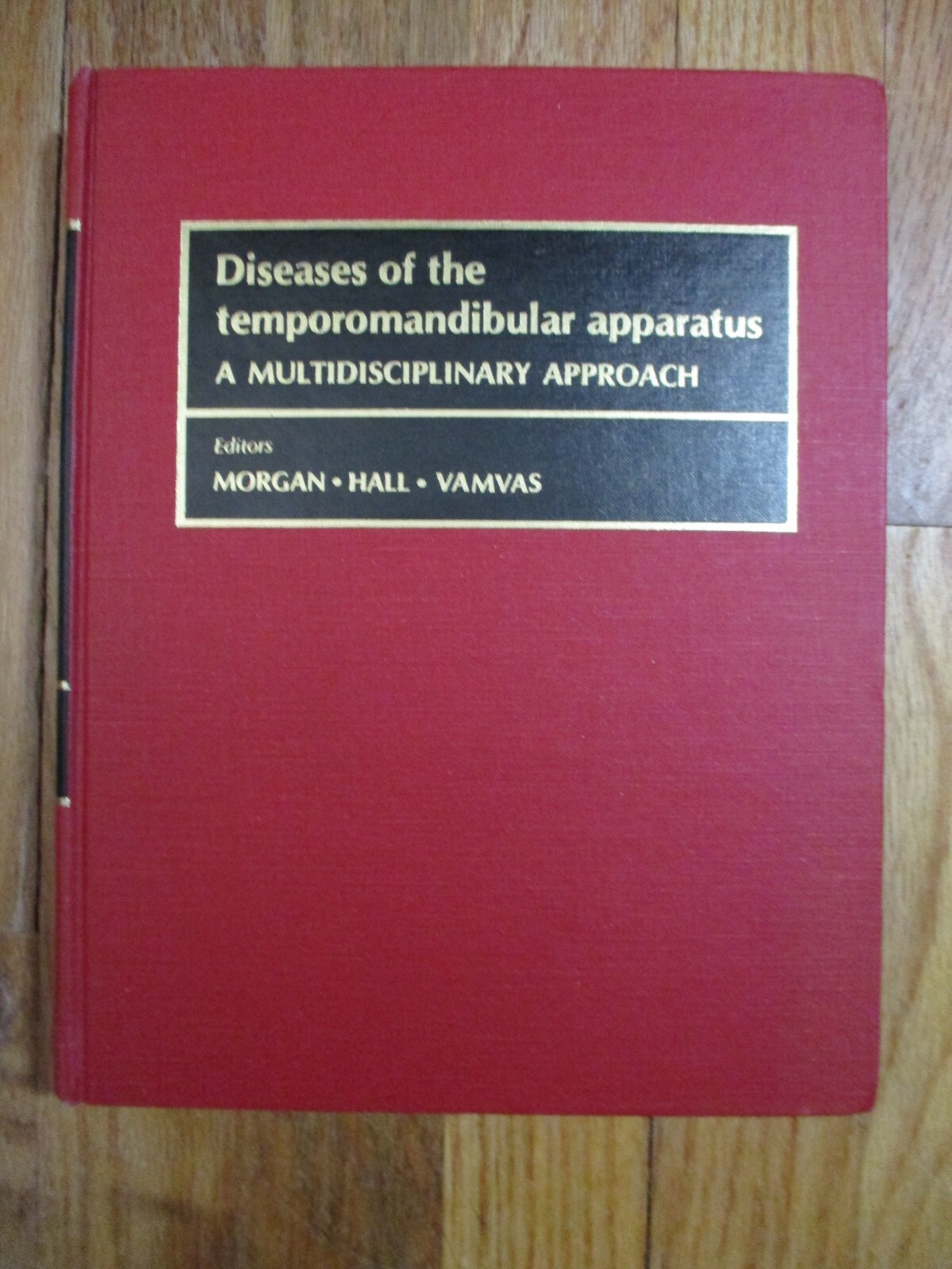 Diseases of the Tempormandibular Apparatus : A Multidisciplinary Approach 1977