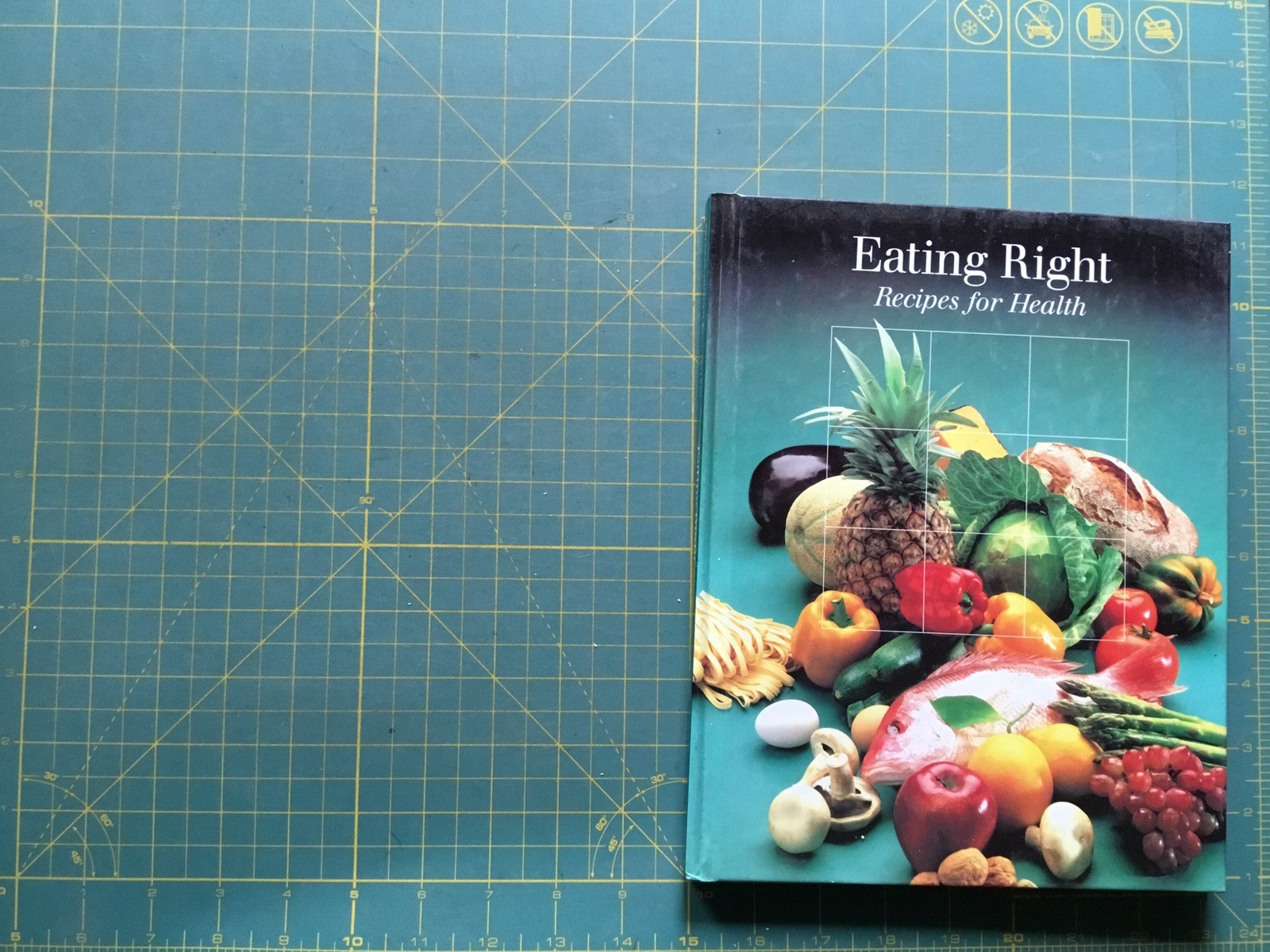 EATING RIGHT RECIPES for HEALTH COOKBOOK, 1987, 144 PAGES, NICE BOOK
