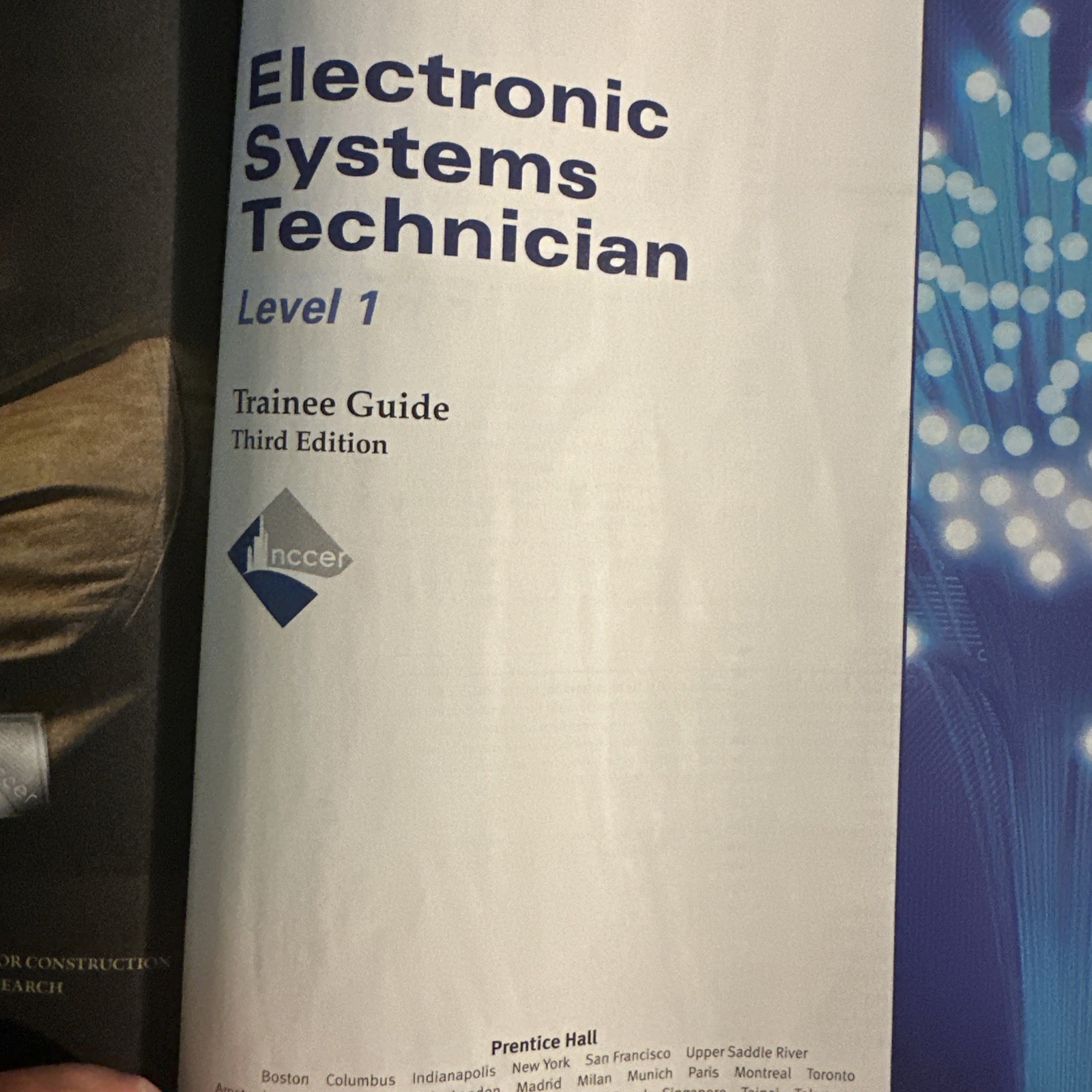 Electronic Systems Technician Trainee Guide, Level 1 by NCCER (2010, Trade…