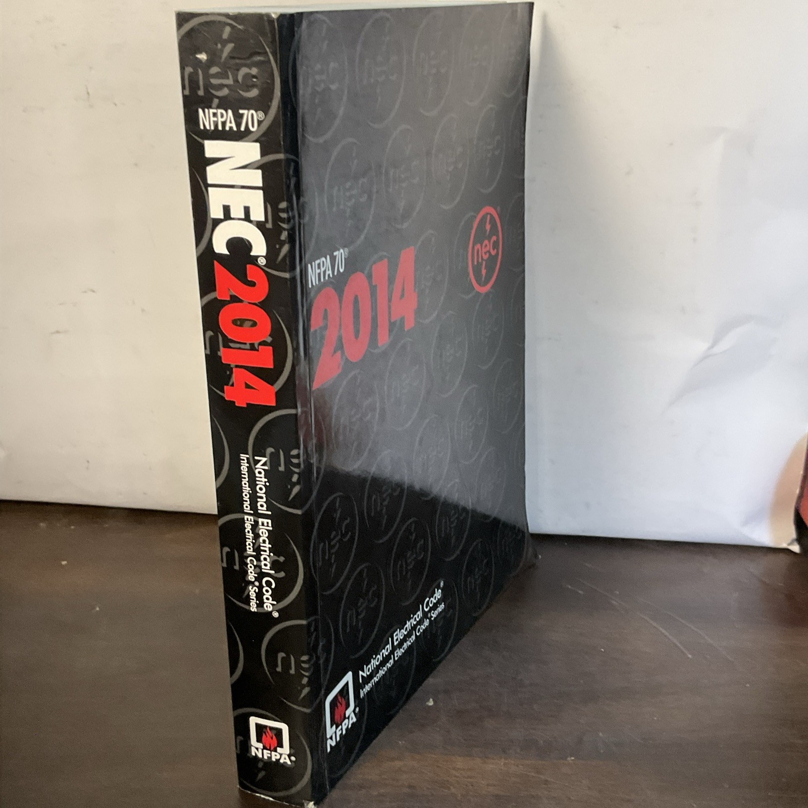 NFPA 70 National Electrical Code (NEC) 2014 Edition – Softcover – NFPA Code Boo
