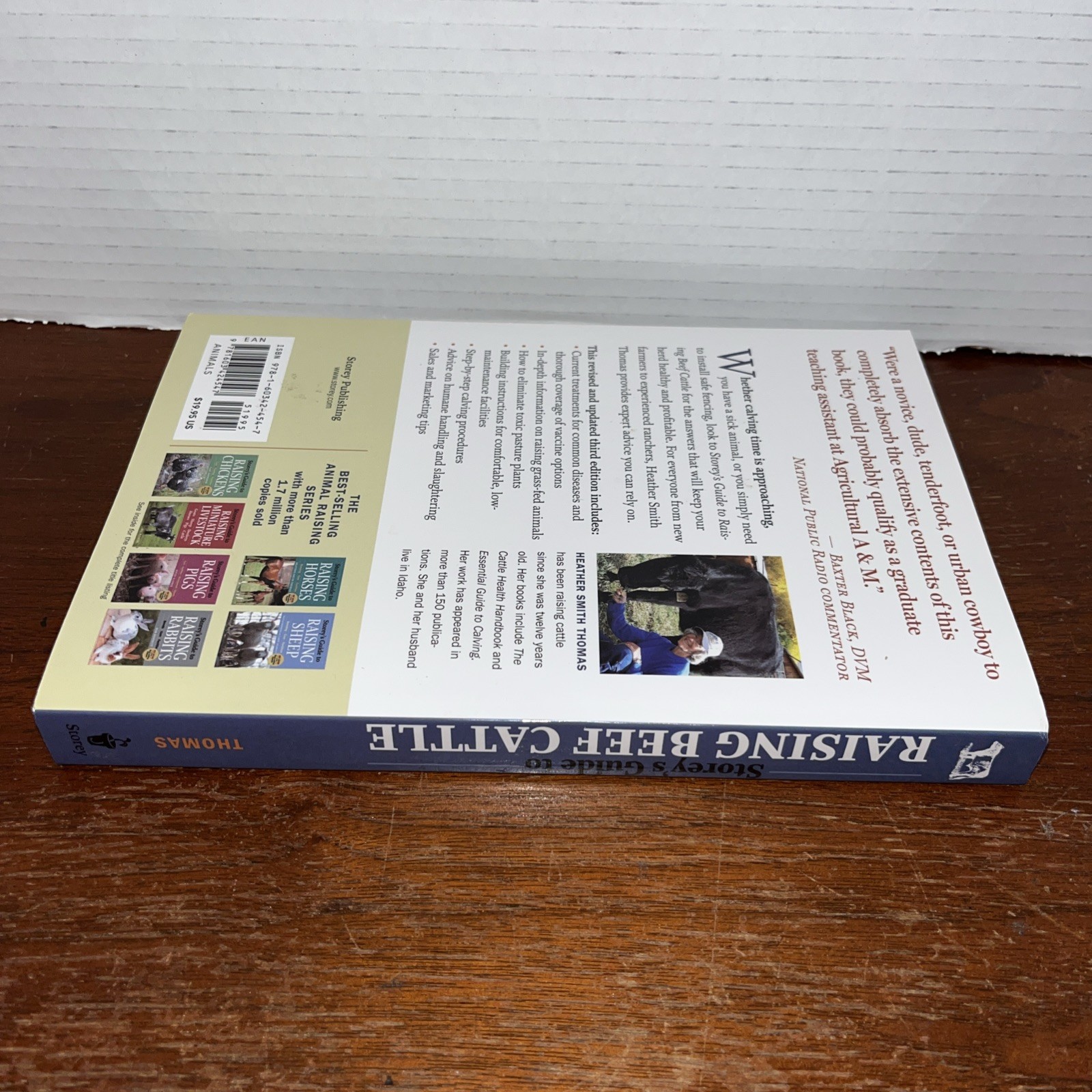 Storey’s Guide to Raising Beef Cattle – Heather Smith Thomas – Unread Shelf Wear