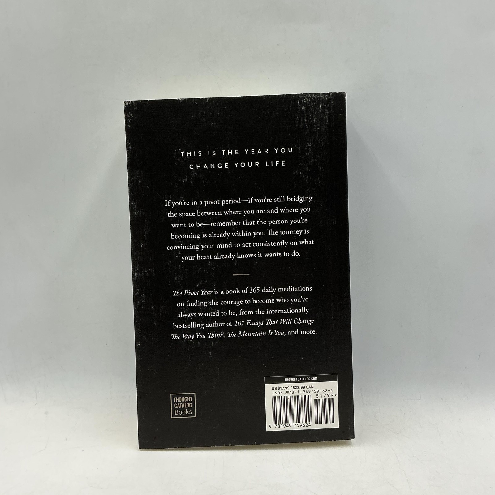 The Pivot Year Brianna Wiest Thought Catalog PB Black 2023 USA Self-Help