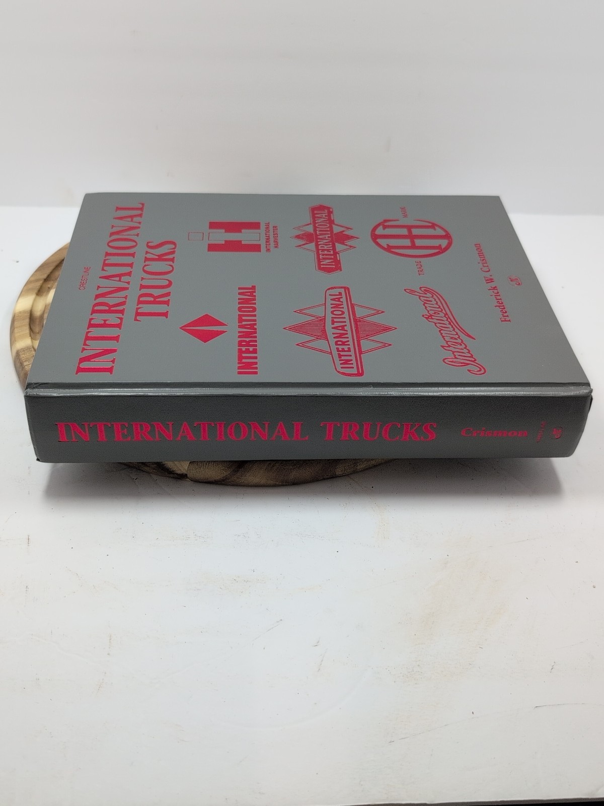 Huge Hardcover INTERNATIONAL TRUCKS ~ History & Photos ~ Crestline ~ by Crismon