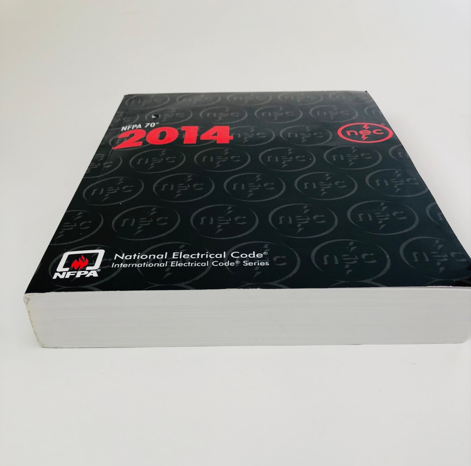 NFPA 70, National Electrical Code 2014 Edition by National Fire Protection SOFT